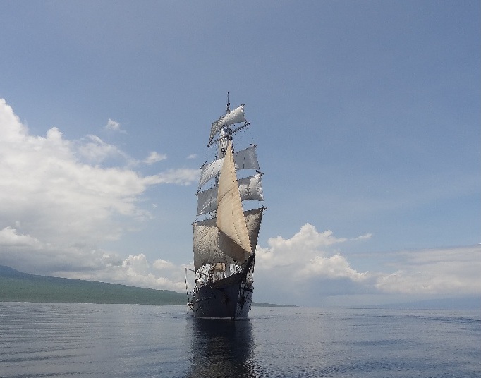 galapagos sailing tour - galapagos tours - vaya adventures